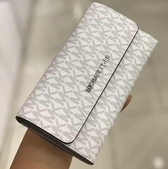 Michael Kors Handbags - Michael Kors Jet Set Travel LG Trifold Wallet